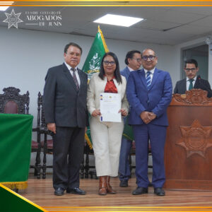 Reconocimiento público a los egresados del Diplomado en Derecho Constitucional.
