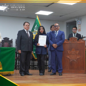 Autoridades distinguen a los profesionales por su formación jurídica.