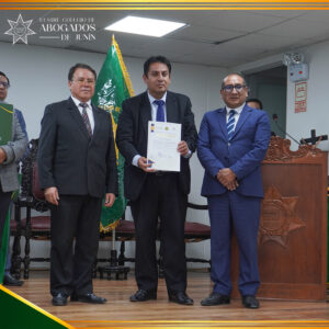 Clausura con entrega de diplomas a los profesionales del Diplomado.